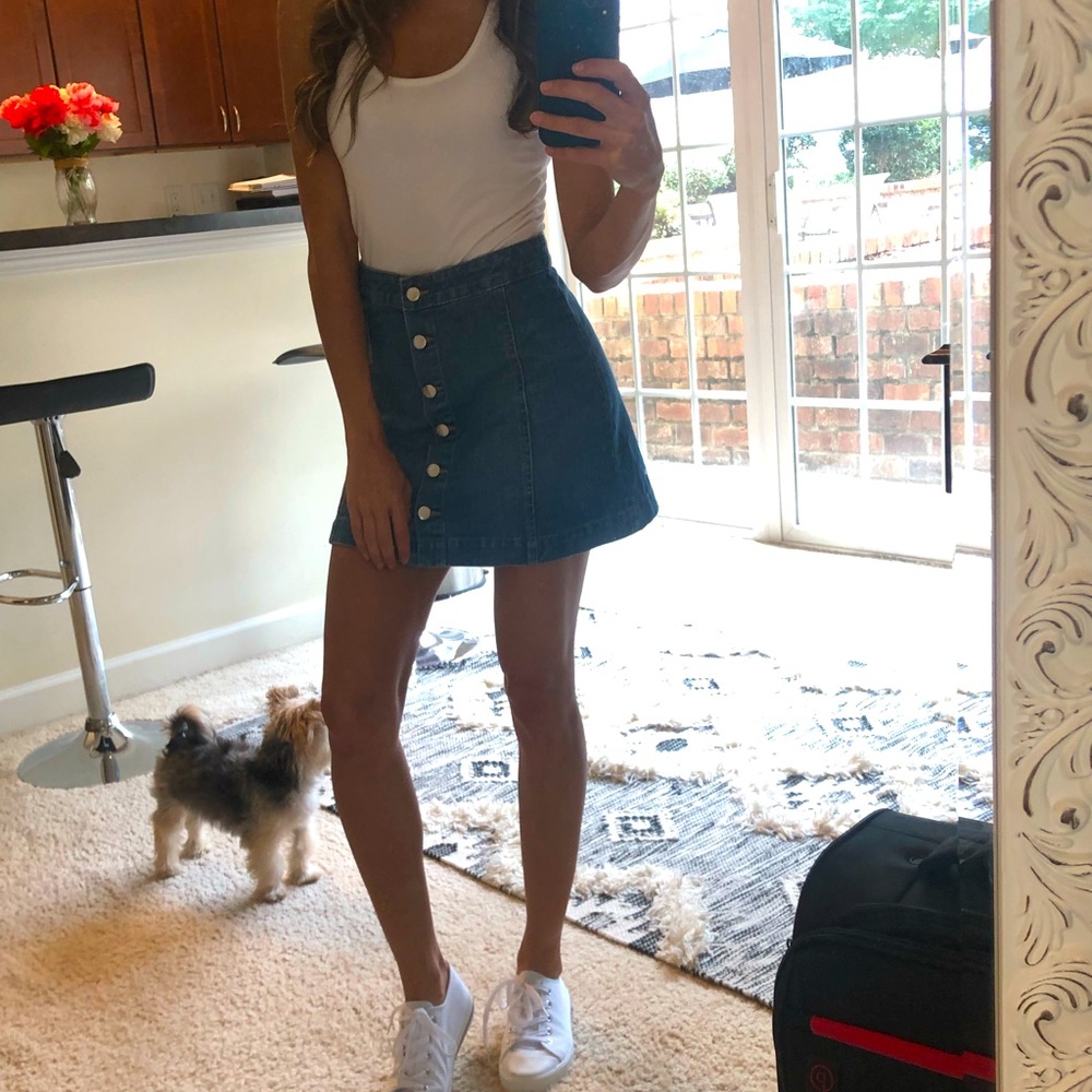 Super cute high waisted button Jean skirt - worn only once!